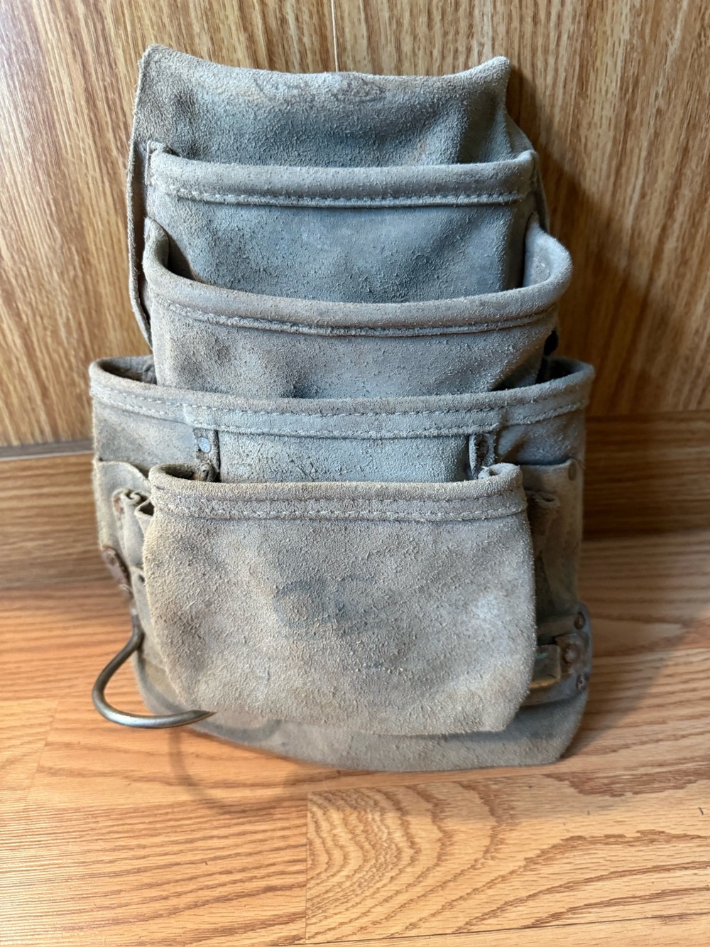 Suede tool belt bag made in USA Preowned.Wear on theleather but not compromised.